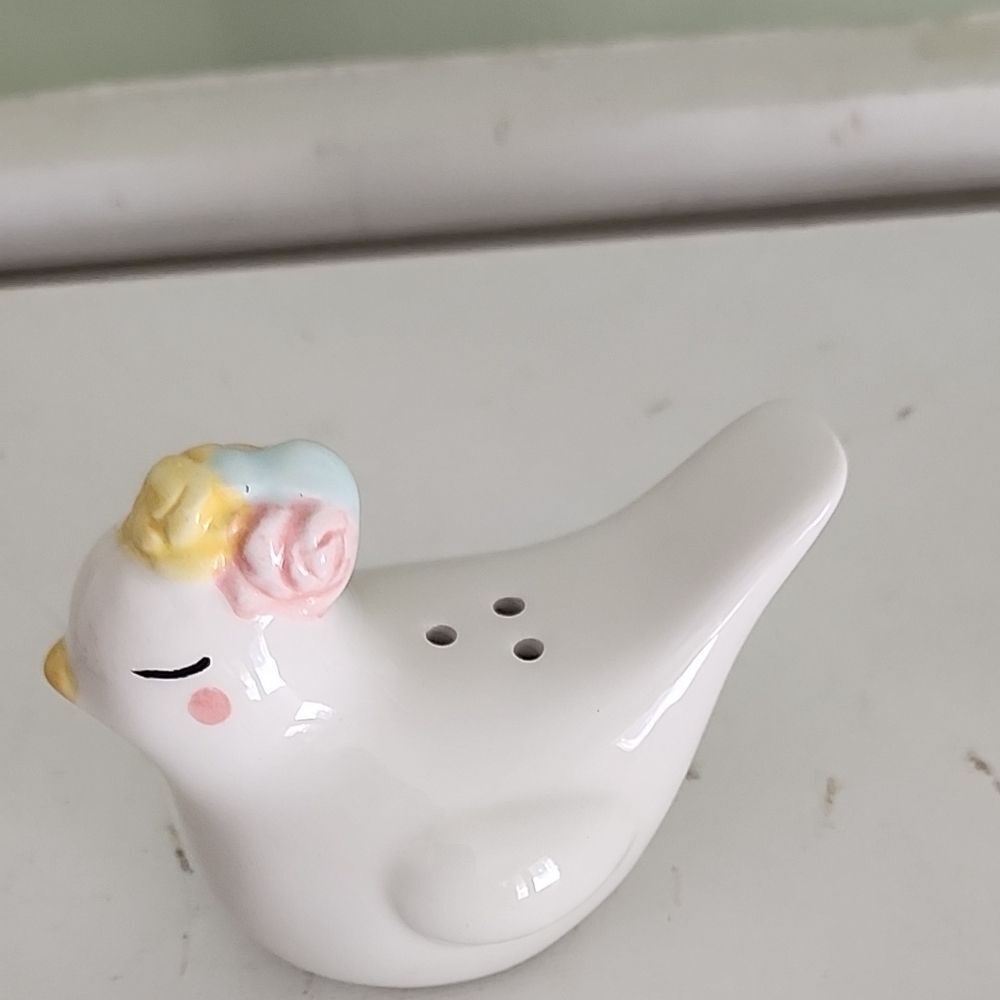 Wedding  Couple Bird Salt and Pepper Shakers - Picture 3 of 12